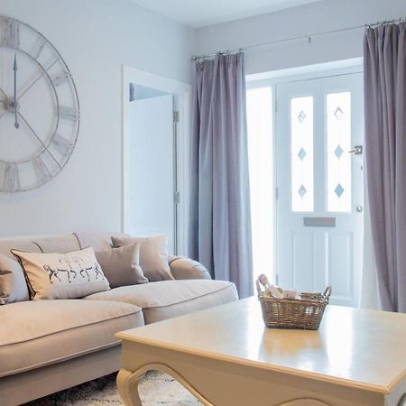 Modern Apartment With Free Parking And Wifi Стратфорд-апон-Эйвон Экстерьер фото