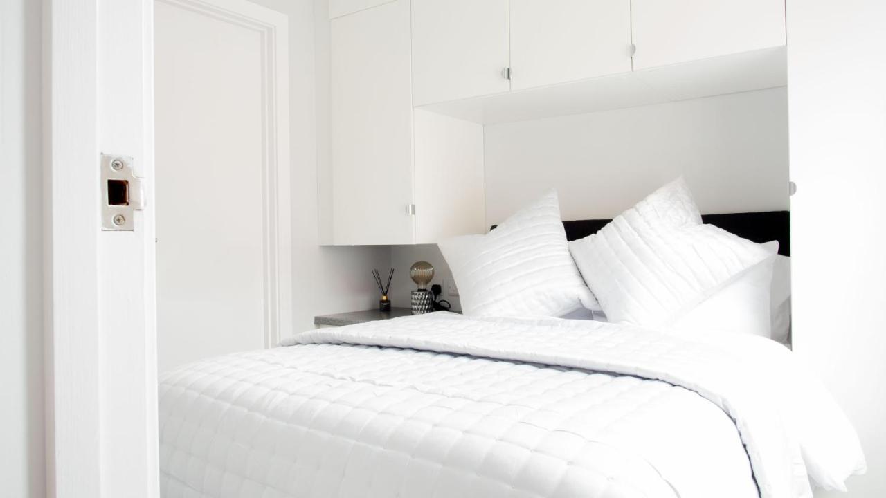 Modern Apartment With Free Parking And Wifi Стратфорд-апон-Эйвон Экстерьер фото
