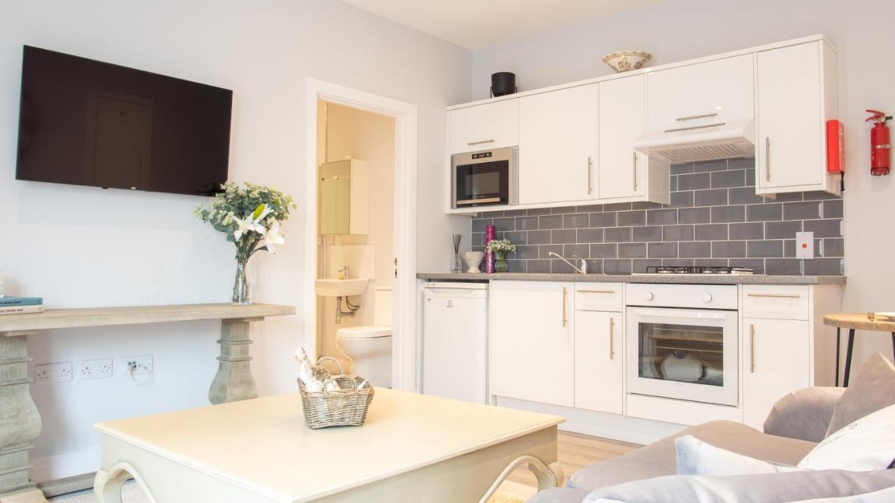 Modern Apartment With Free Parking And Wifi Стратфорд-апон-Эйвон Экстерьер фото