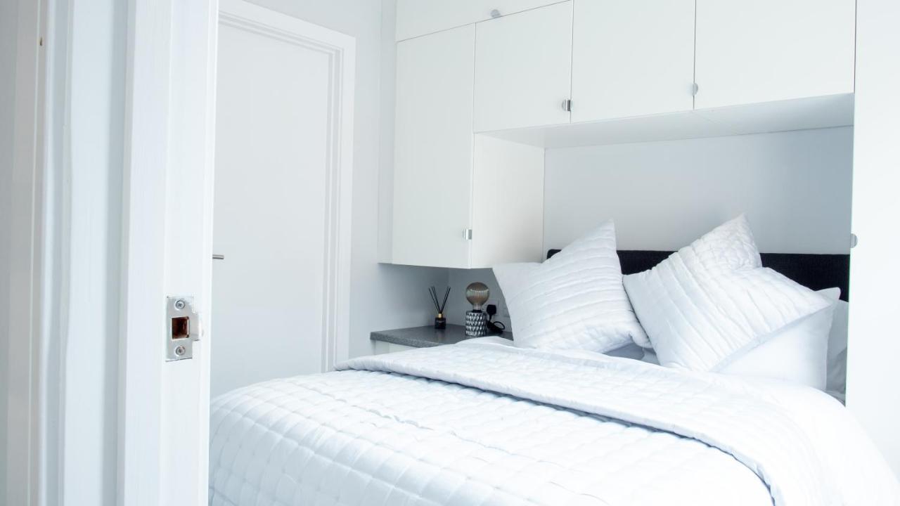 Modern Apartment With Free Parking And Wifi Стратфорд-апон-Эйвон Экстерьер фото