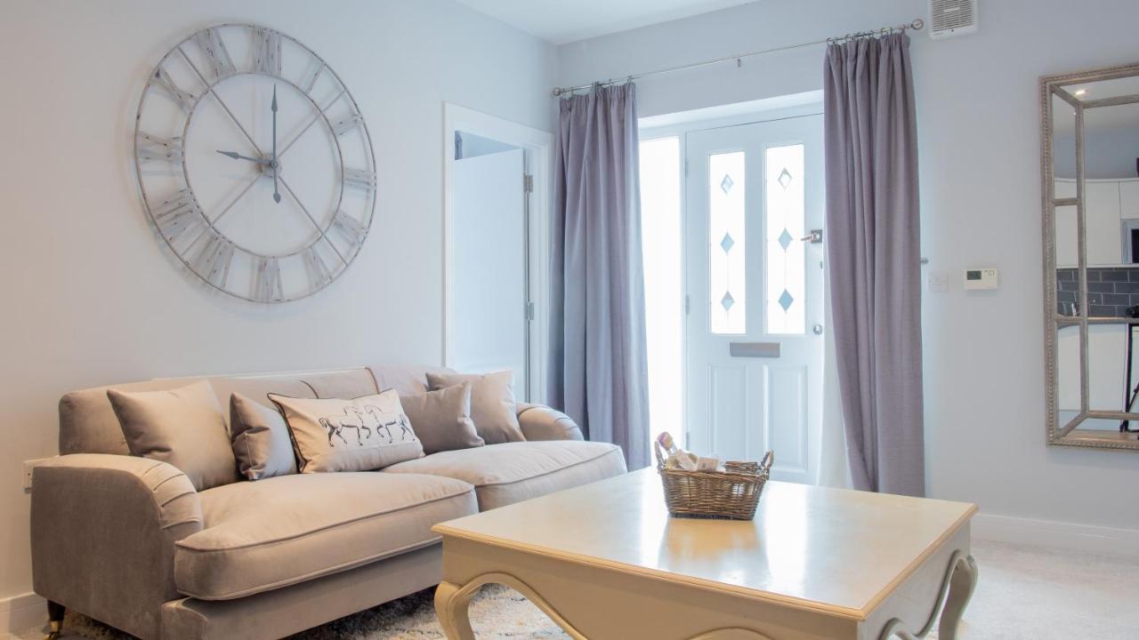 Modern Apartment With Free Parking And Wifi Стратфорд-апон-Эйвон Экстерьер фото