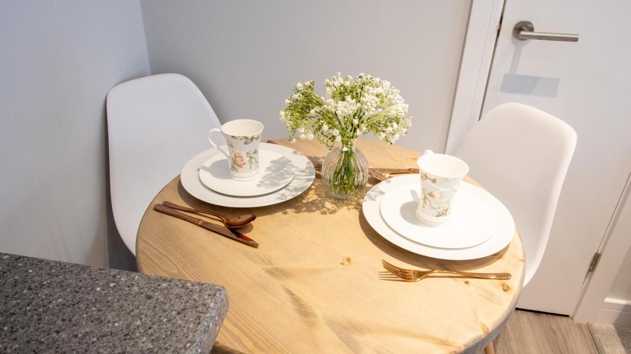 Modern Apartment With Free Parking And Wifi Стратфорд-апон-Эйвон Экстерьер фото